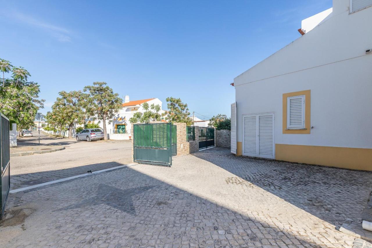Moradia Rainbow By Algarvemanta Villa Manta Rota Exterior photo